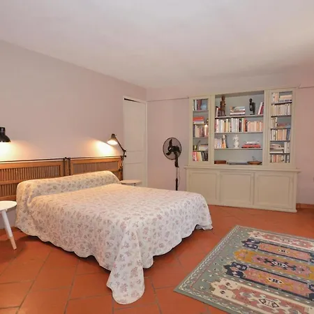 Holiday home 4 Bedroom In S,quentin-la-poterie *