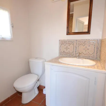 Holiday home 4 Bedroom In S,quentin-la-poterie Saint-Quentin-la-Poterie