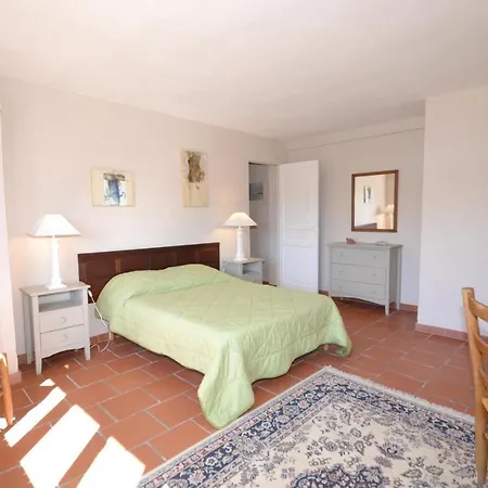 4 Bedroom In S,quentin-la-poterie Holiday home Saint-Quentin-la-Poterie