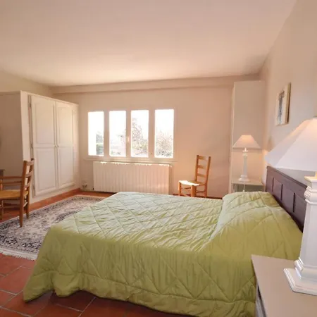 4 Bedroom In S,quentin-la-poterie Holiday home *