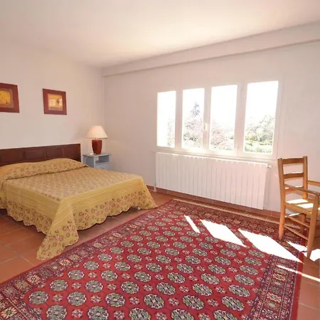 4 Bedroom In S,quentin-la-poterie Holiday home *