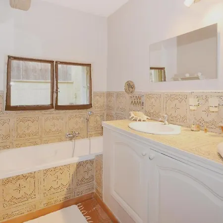 4 Bedroom In S,quentin-la-poterie *