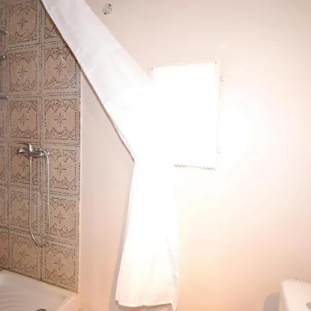 4 Bedroom In S,quentin-la-poterie Holiday home Saint-Quentin-la-Poterie