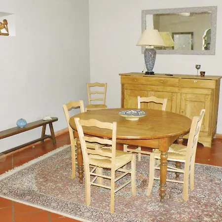 Holiday home 4 Bedroom In S,quentin-la-poterie Saint-Quentin-la-Poterie