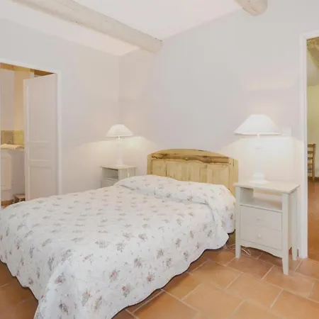 Holiday home 4 Bedroom In S,quentin-la-poterie *